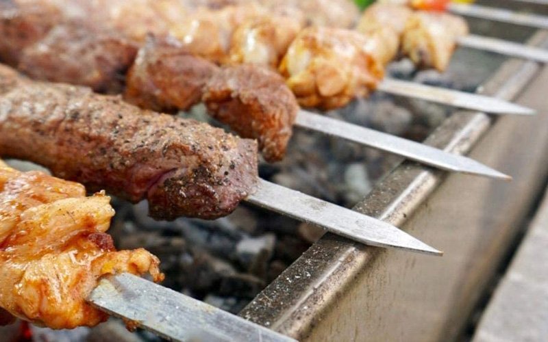 Tipos de Espetos para Churrasco: 5 Dicas para Escolher o Melhor